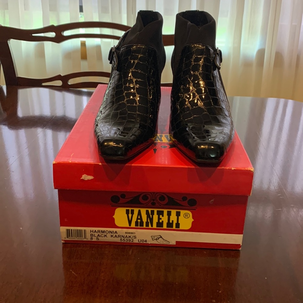 Vaneli Harmony Black Karnakis shoe with silver buckle on left side.